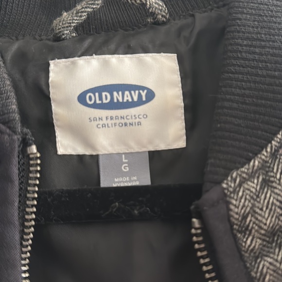 Old Navy Quilted Vest - Picture 2 of 5